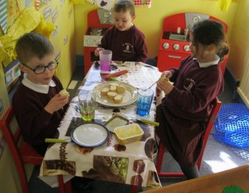 P 1 Having Baguettes In The Cafe