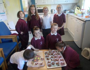 P3 made Hallowe'en buns for the whole class. They smelt delicious!
