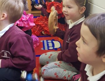 The Armagh Rhymers visit the PM session in nursery