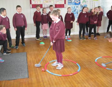The Chlldren from P4 tp P7 Enjoy Golf Lessons