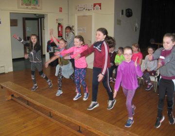 P5/6 take part in a fitness circuit with Amy Smith an olympic swimmer.