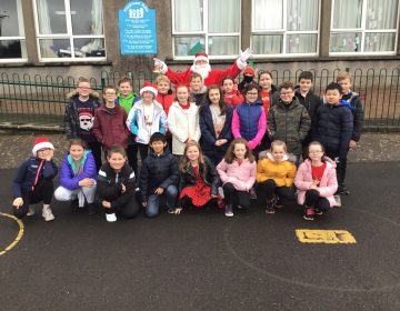 Primary 6/7 have a photo with Santa.