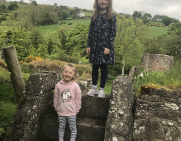 Majellas Daughters On Steps